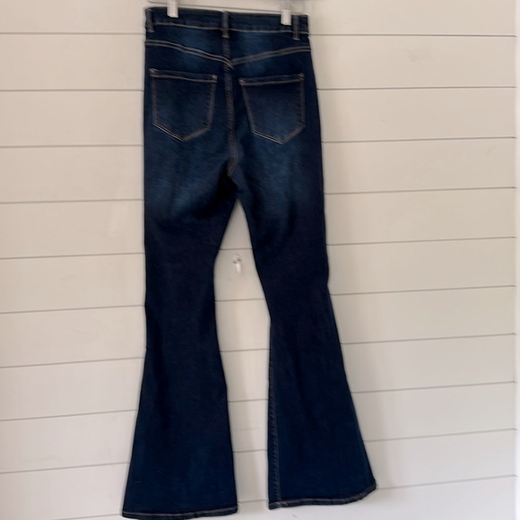 refuge Size Junior 9 W29" AUSTIN High Rise Flare Distressed - Picture 2 of 12